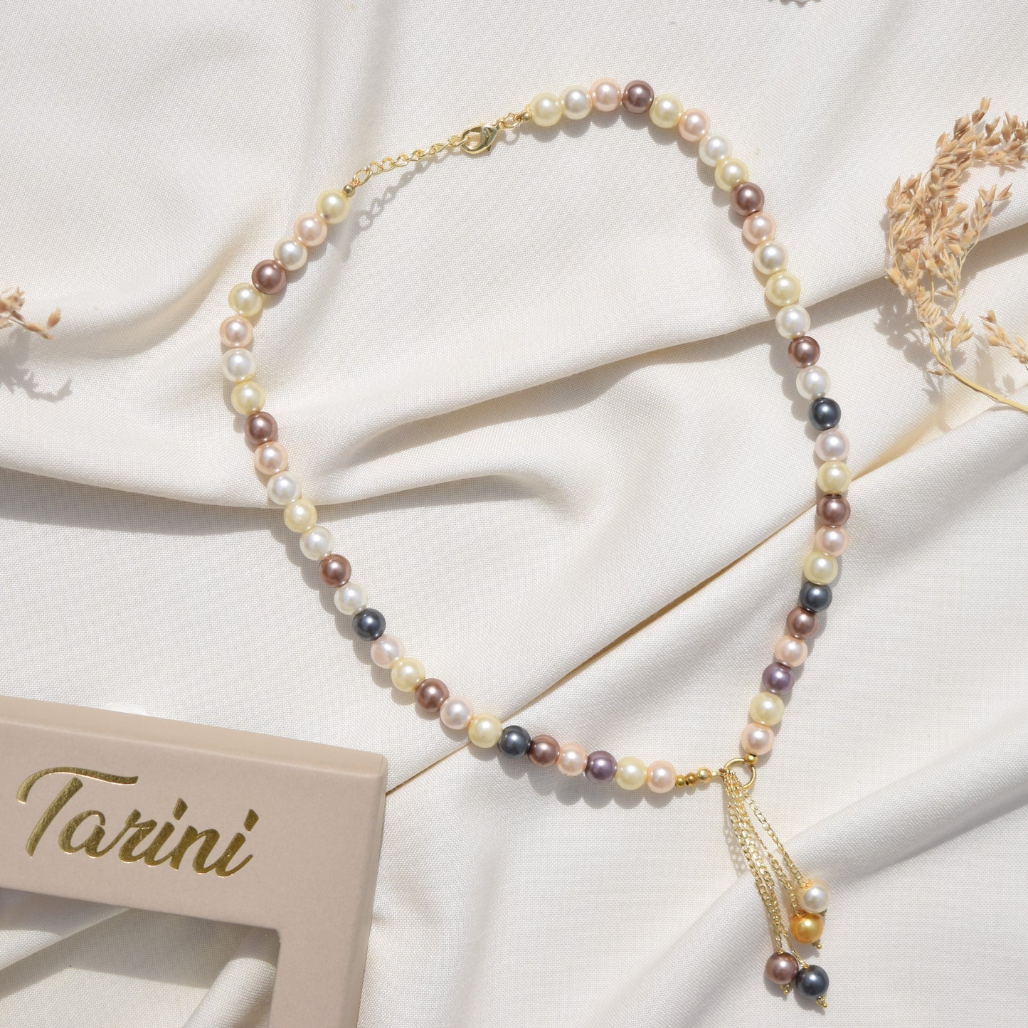 Shaded Pearls Necklace with Pendant