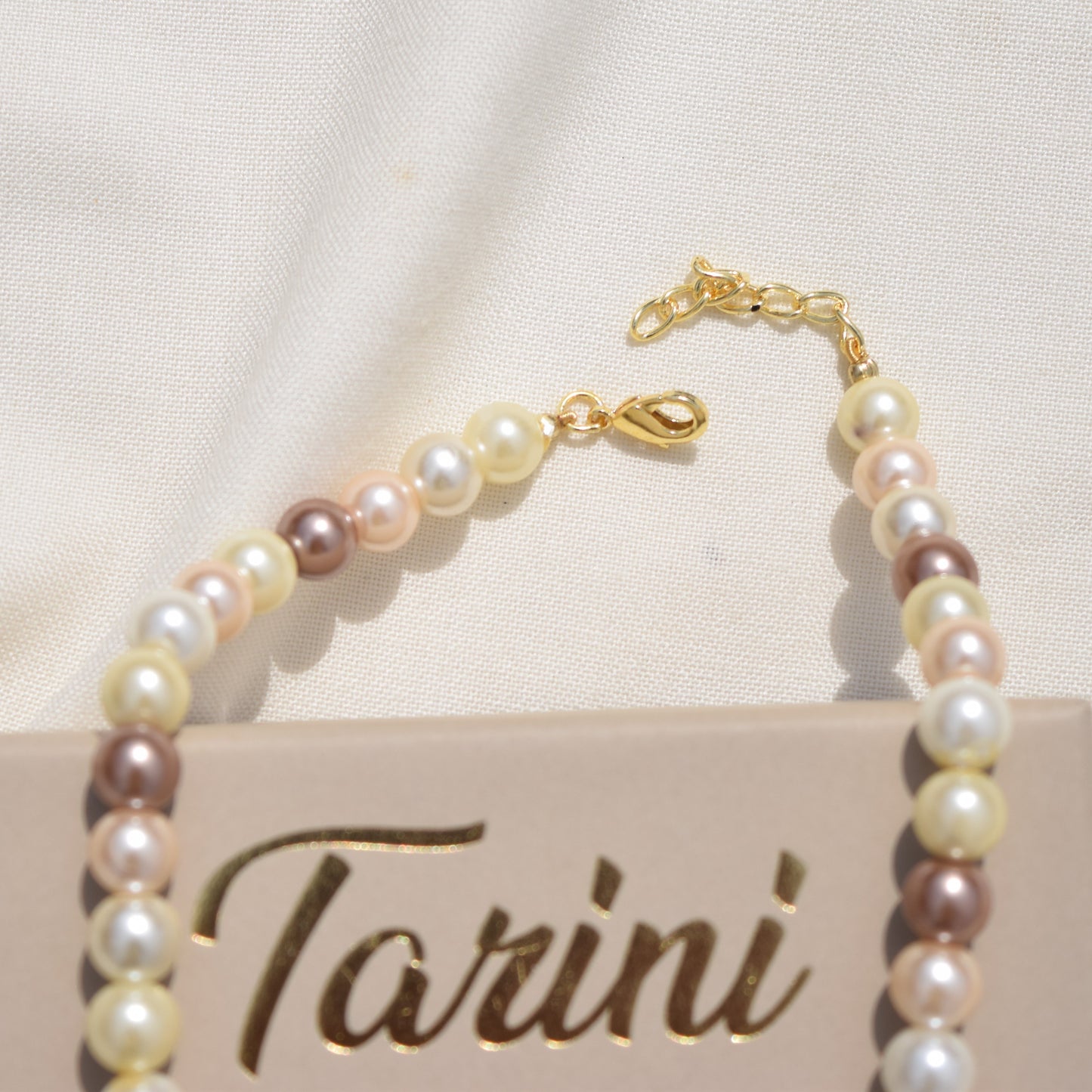 Shaded Pearls Necklace with Pendant